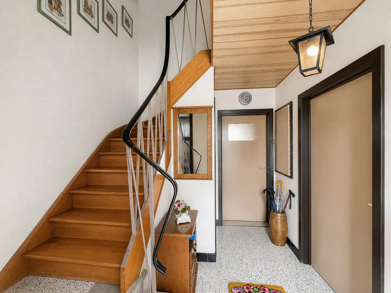 Ruime woning met aangename buitenruimte (H.O.B.) foto 4