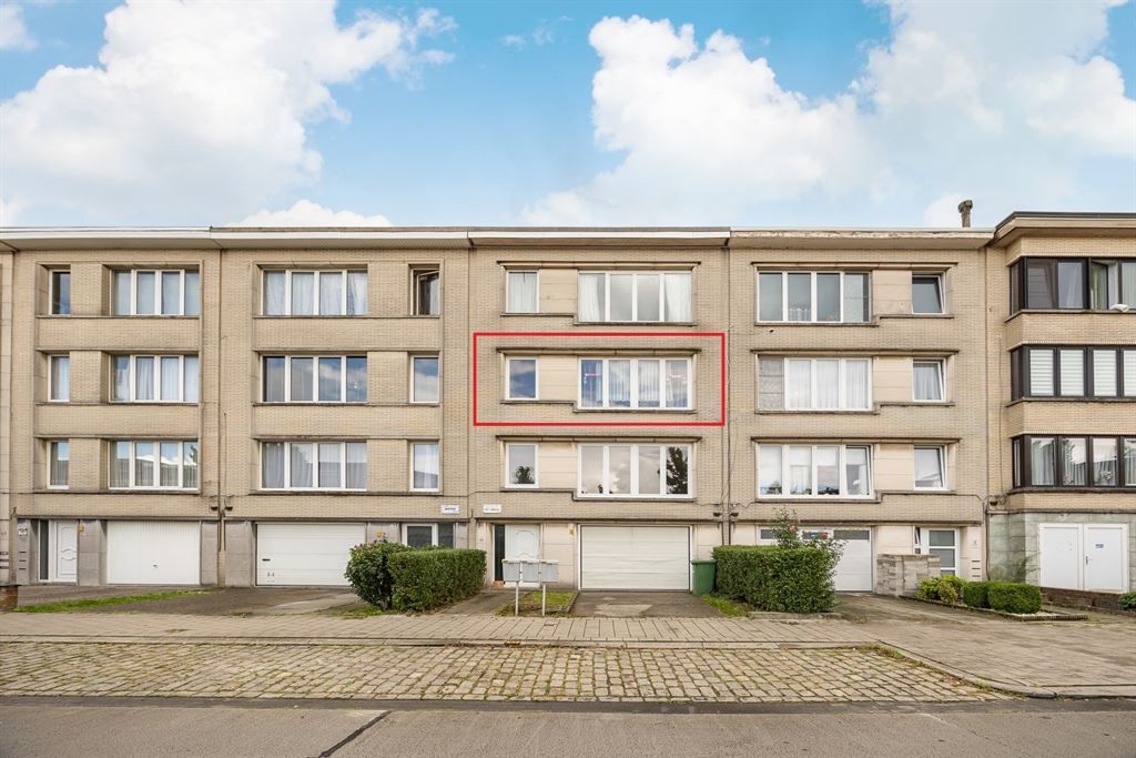 Ruim op te frissen appartement met 3 slaapkamers foto 18