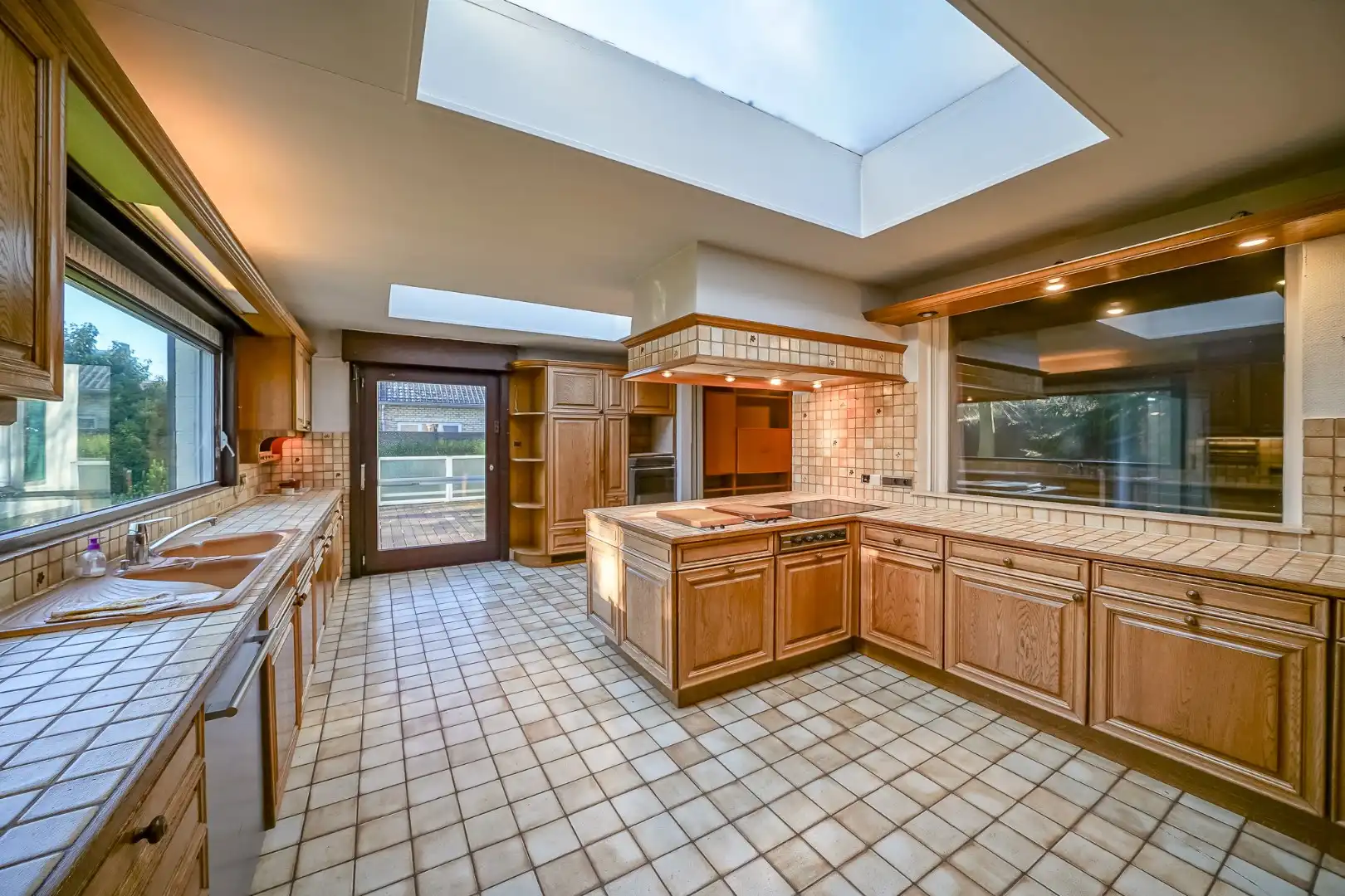  Statige villa uit de jaren ‘65 met zuidgerichte tuin in hartje Oudenburg. foto 9