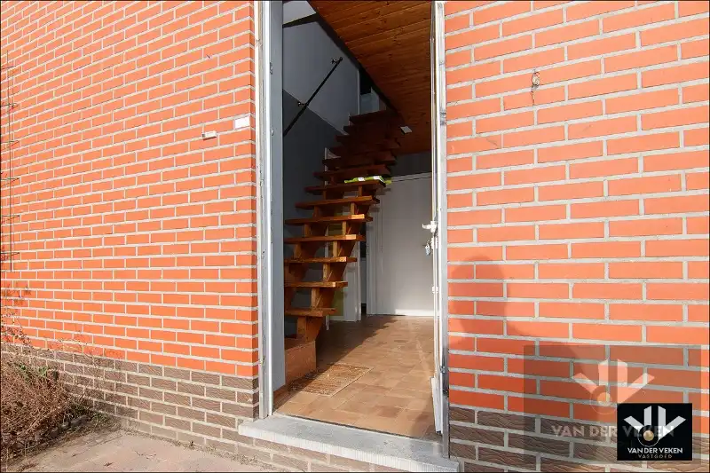 Te renoveren (uitbreidbare) woning (6% btw) met garage op een rustig gelegen perceel van +- 11are op wandelafstand van het centrum van Diepenbeek! foto 6