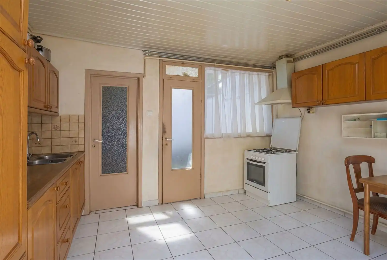Te renoveren woning met 4 slaapkamers en buitenruimte Gent. foto 4