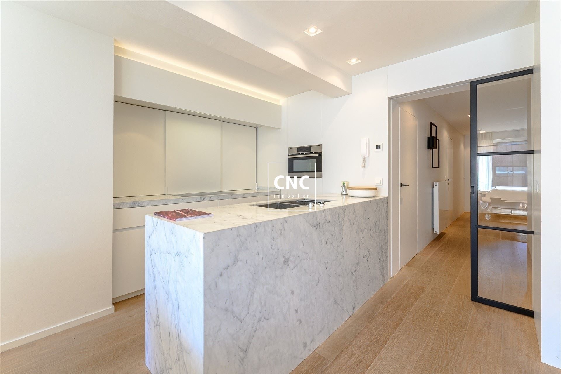 Volledig gerenoveerd appartement met karakter op toplocatie foto 7