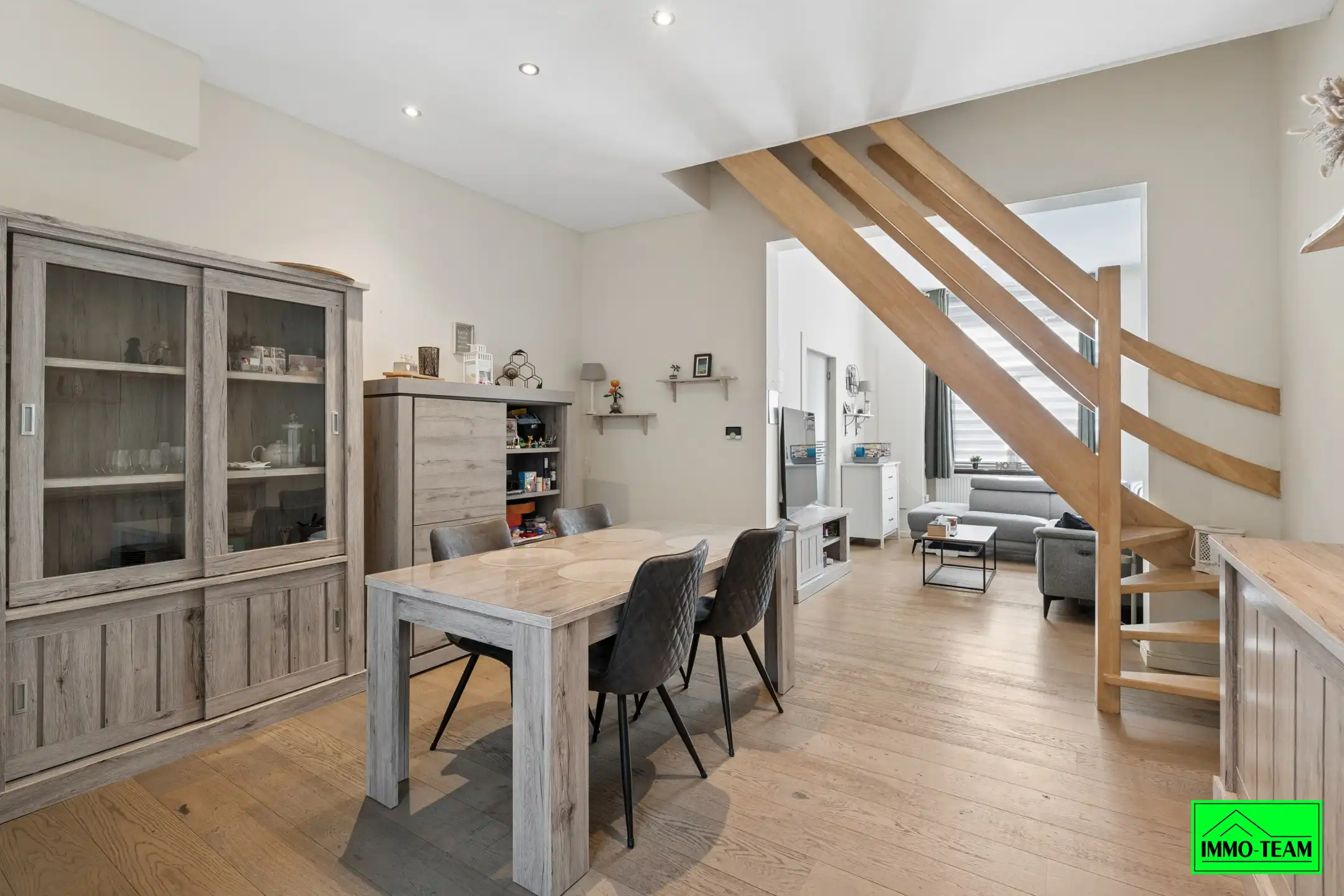 Instapklare gerenoveerde woning nabij het stadscentrum. foto 3