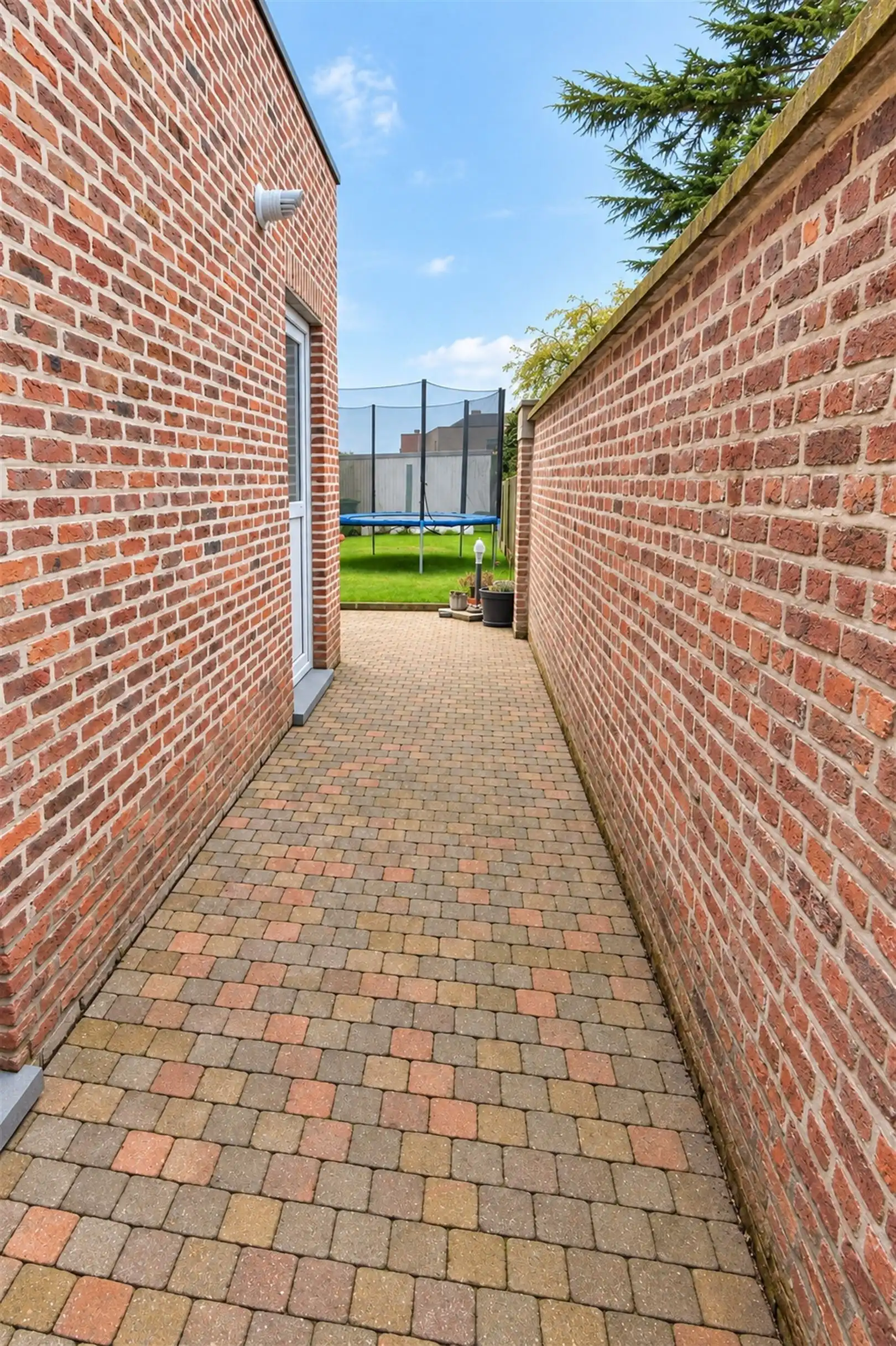 Instapklare woning met garage en tuin op centrale ligging foto 11