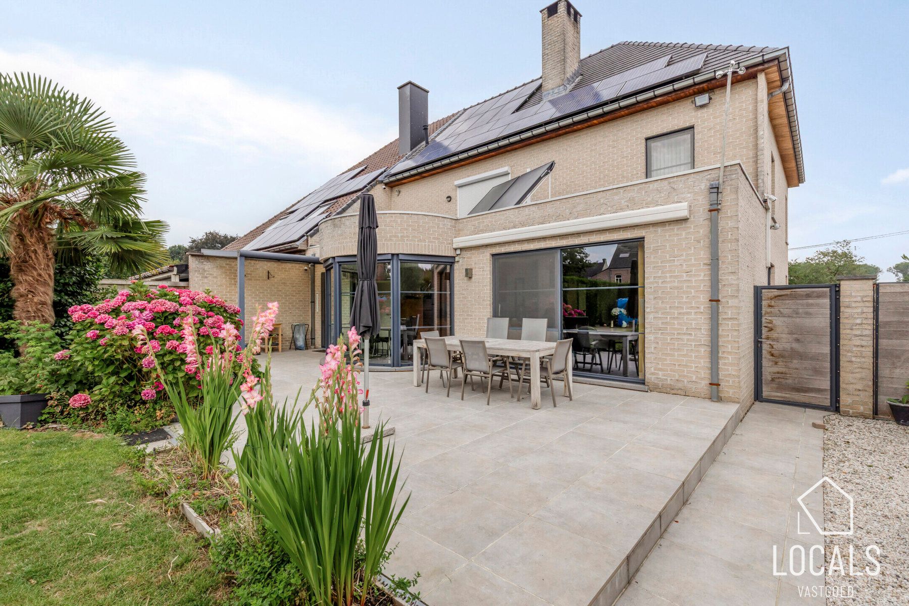 Instapklare halfopen bebouwing met tal van luxueuze extra’s foto 26