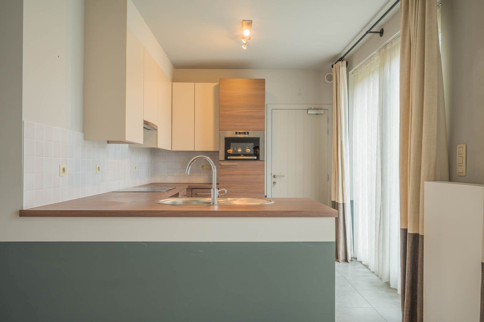 Recente driegevel in uiterst aangename woonwijk. foto 7