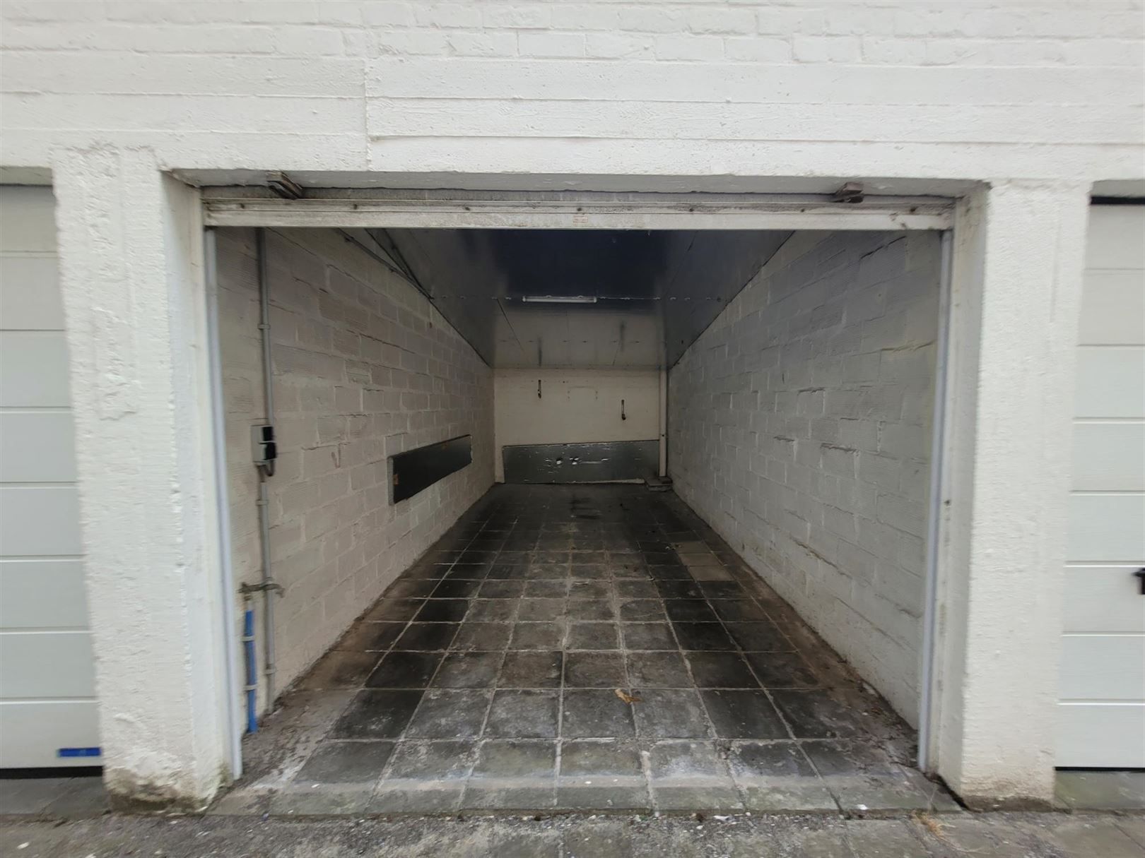 Gesloten garage box in Westende Bad foto {{pictureIndex}}
