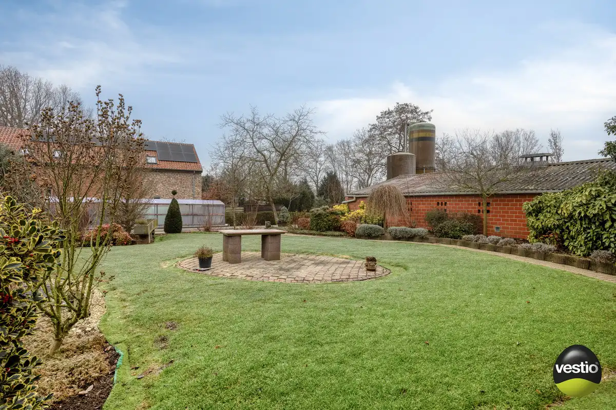 VIERKANTSHOEVE MET 4 BIJHORENDE VARKENSSTALLEN TE SINT-HUIBRECHTS-HERN op 65A79CA. foto 34
