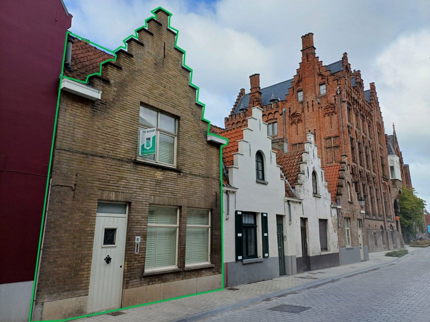 Gerenoveerde trapgevelwoning met zonnepanelen en terras in hartje Brugge. foto 1