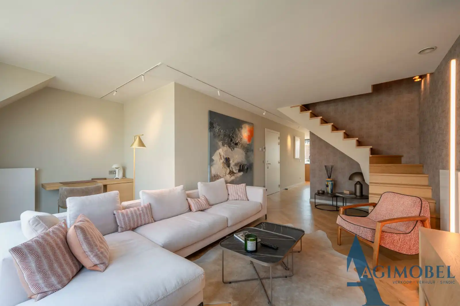 Exclusieve duplex penthouse met  ware vijfsterrenbeleving op een boogscheut van de Zeedijk. foto 5
