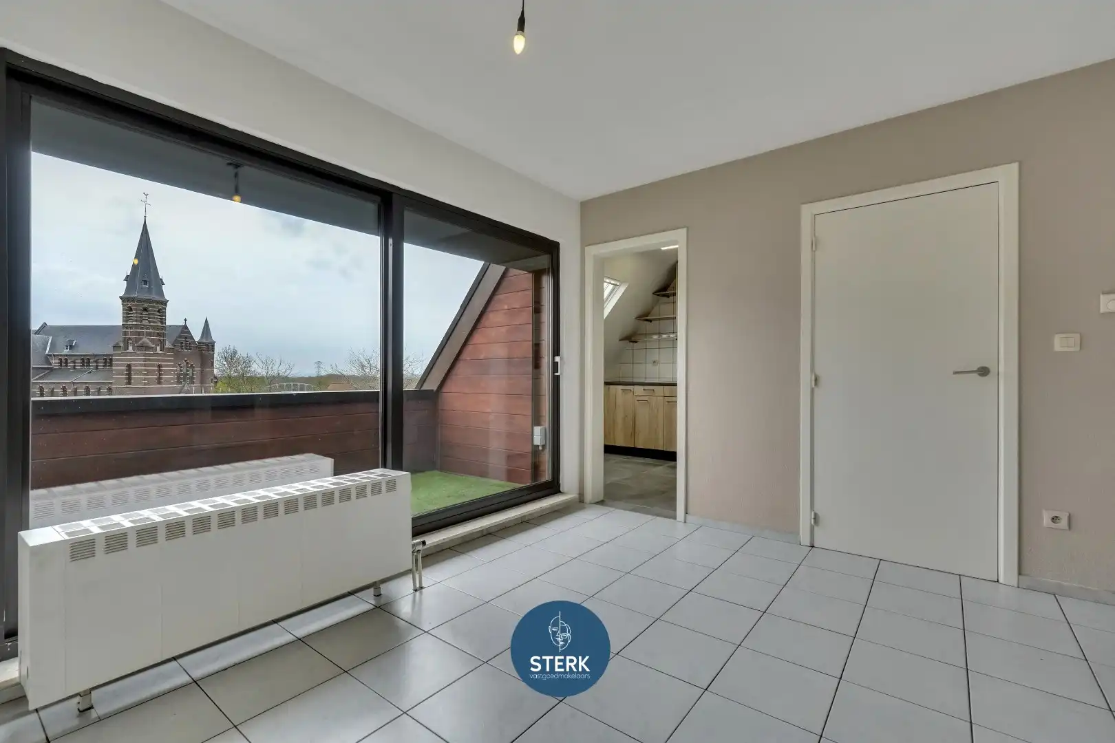 APPARTEMENT MET 2 SLPKS OP EEN GUNSTIGE LOCATIE TE GELLIK-LANAKEN !  foto 8