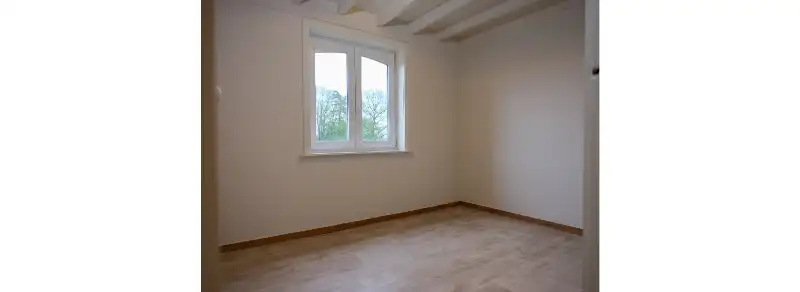 Moorslede-centrum. Rijwoning ideaal als starter of als investering te koop via een biedingssysteem. 4 slaapkamers. Gedeeltelijk te renoveren. Bieden kan toot 10 maart om 15u!! foto 9