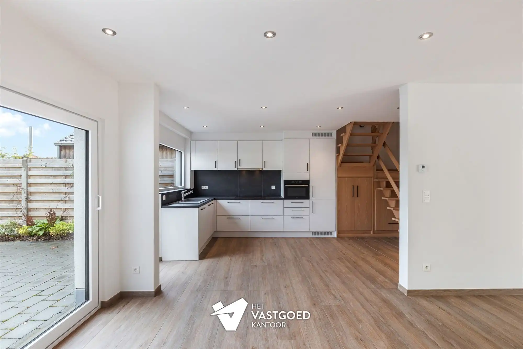 KWALITATIEF GERENOVEERDE WONING VLAKBIJ CENTRUM foto 4