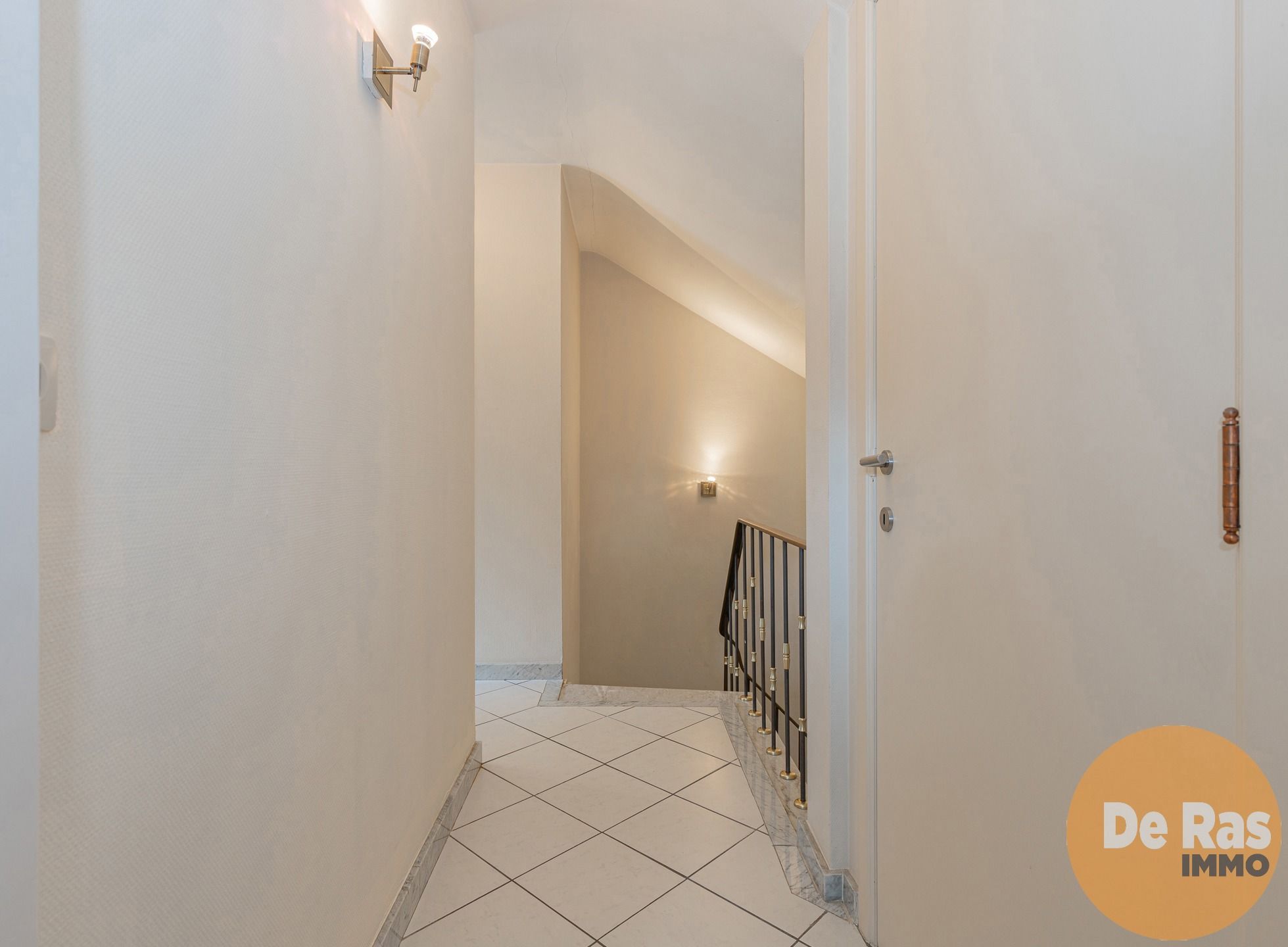 GEZINSWONING MET 4 SLAAPKAMERS EN TUIN foto 18