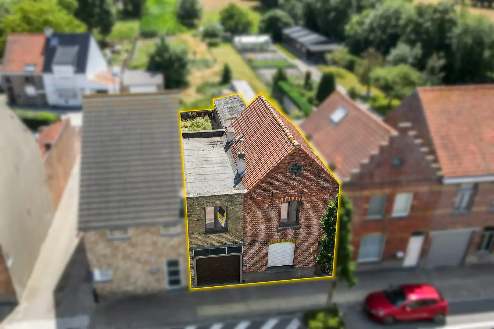 Hoofdfoto van de publicatie: Te renoveren woning in centrum Eernegem