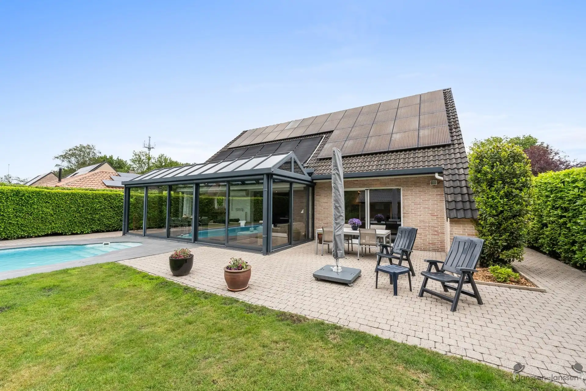 Prachtige lichtrijke villa met 4 slaapkamers op 826m². foto 44
