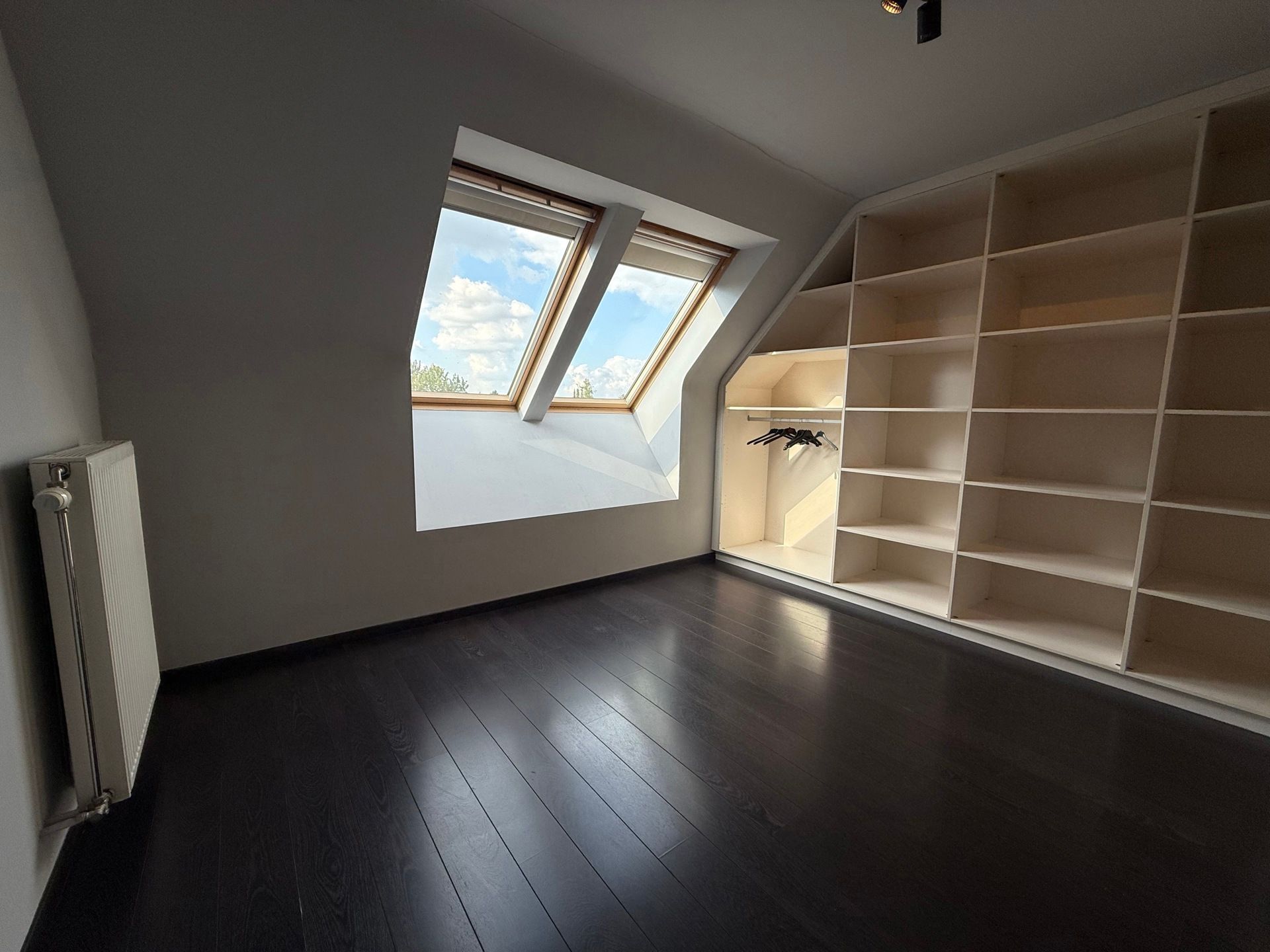 WICHELEN - Ruim duplexappartement vlakbij het station. foto 9