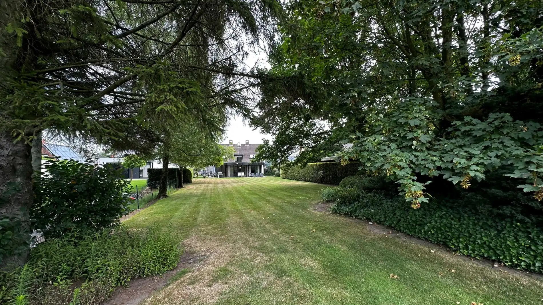 Ruime woning te Sinaai met weide foto 5