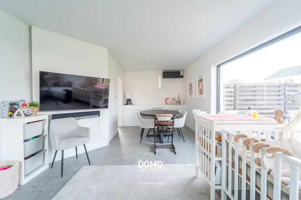 VOLLEDIG GERENOVEERDE OPEN BEBOUWING MET 4 SLAAPKAMERS EN GARAGE foto 6