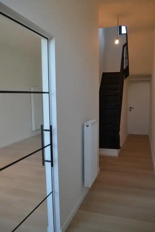 Gerenoveerde woning - Centrale ligging en instapklare staat! foto 2