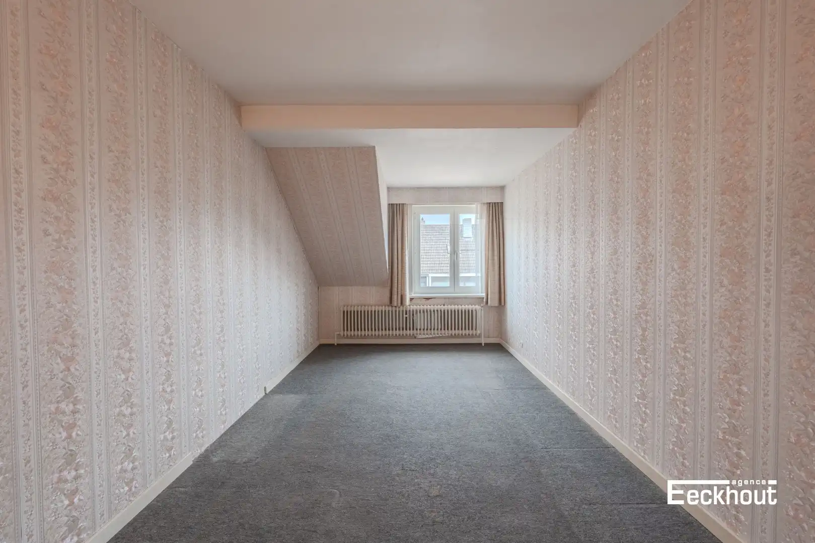 Te moderniseren woning op goede ligging met garage en tuin! foto 15
