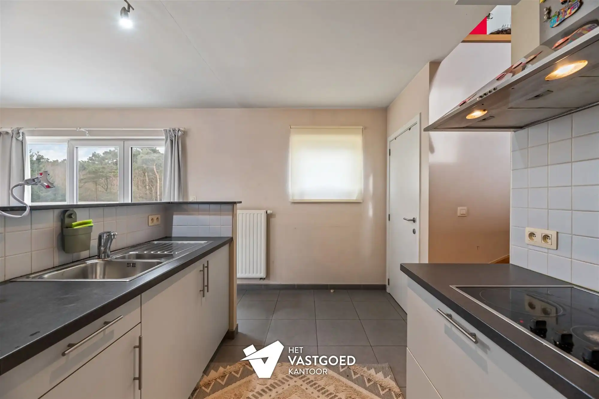 ZEER RUIM DUPLEX APPARTEMENT (149M²) MET 3 SLAAPKAMERS, TERRAS EN 2 AUTOSTAANPLAATSEN TE HAM foto 7