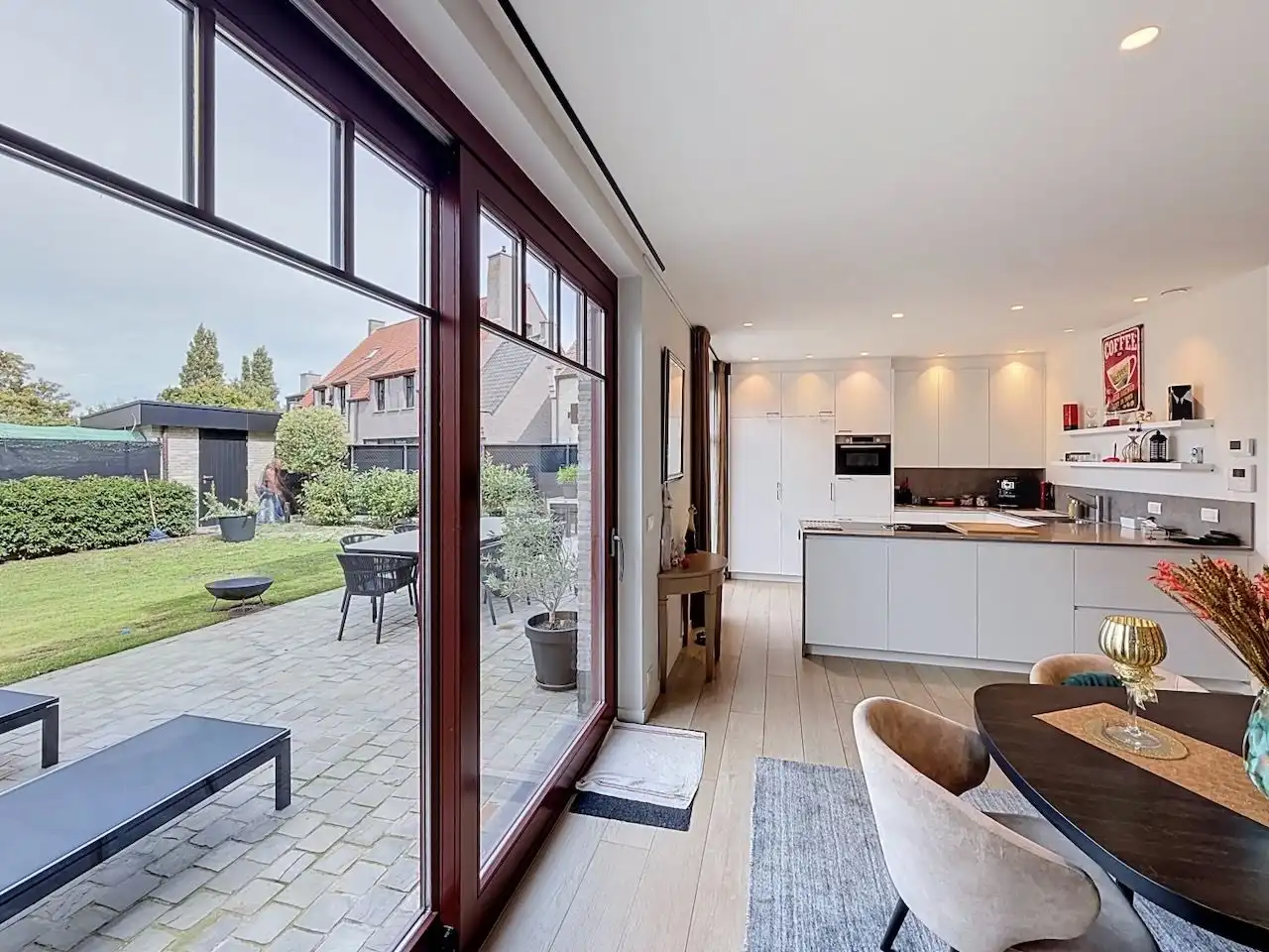 Ruime halfopen, quasi nieuwbouw woning op rustige ligging in het pittoreske Ramskapelle foto 10