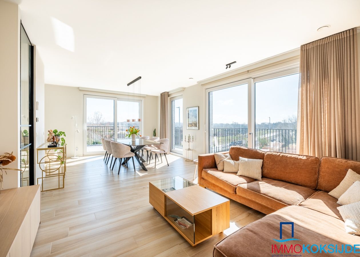 Exclusief penthouse met 3 slaapkamers en zonnig ruim terras vlakbij zee foto {{pictureIndex}}