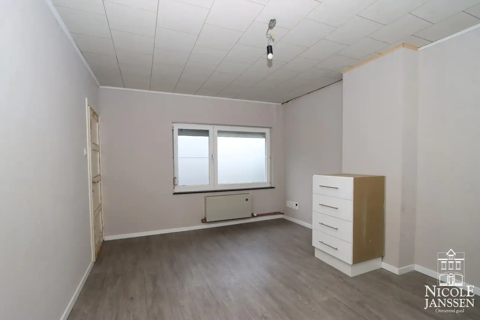 Toffe instapklare en ruim ingedeelde woning met leuk tuintje en carport foto 22