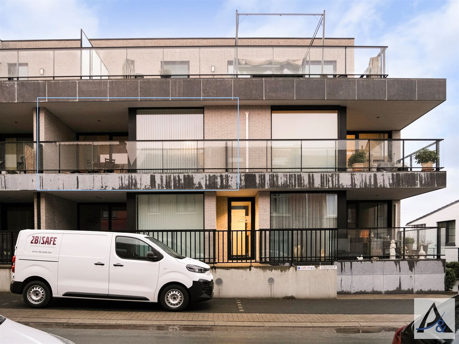 Modern en instapklaar appartement met 2 slaapkamers en zuidgericht terras foto 3
