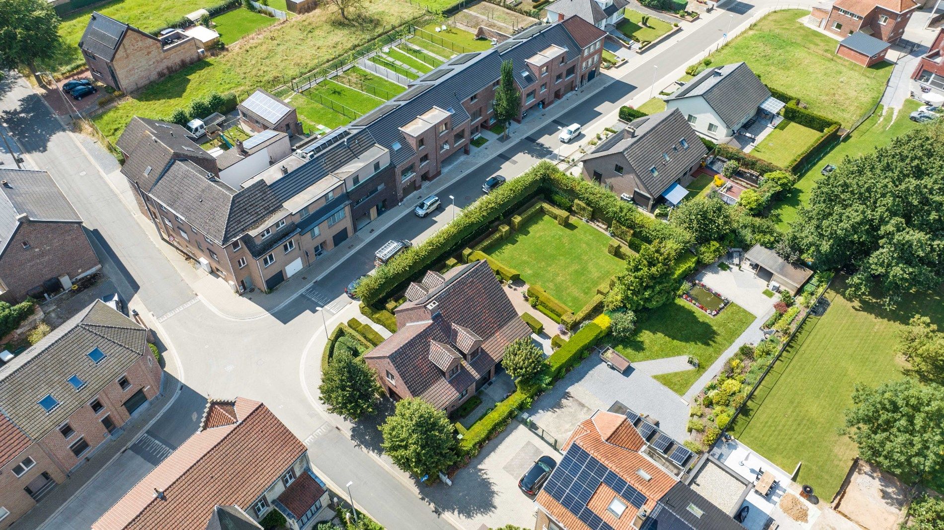 Instapklaar, energiezuinig landhuis met bouwgrond voor open bebouwing foto 3