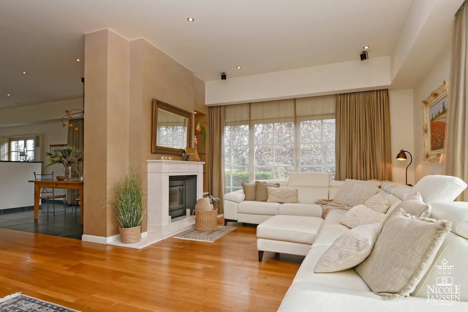 Verrassend ruime woning met bijgebouw en mooie tuin met zwembad foto 5