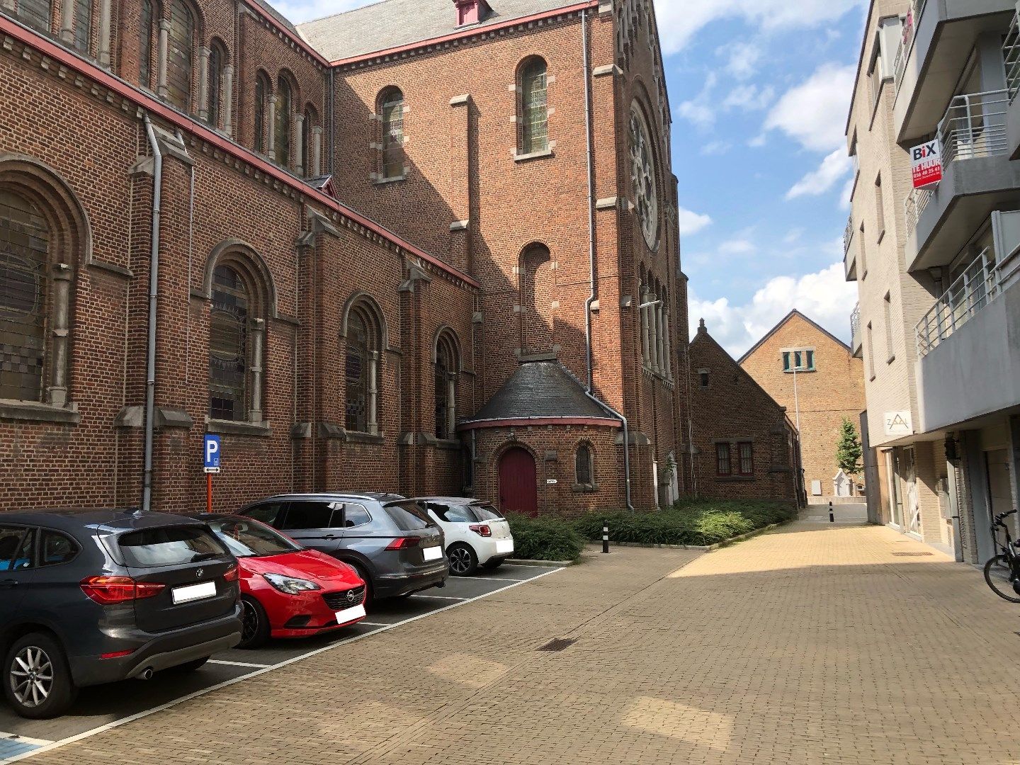 Ruim appartement met 2 slaapkamers op de grote markt! foto 12