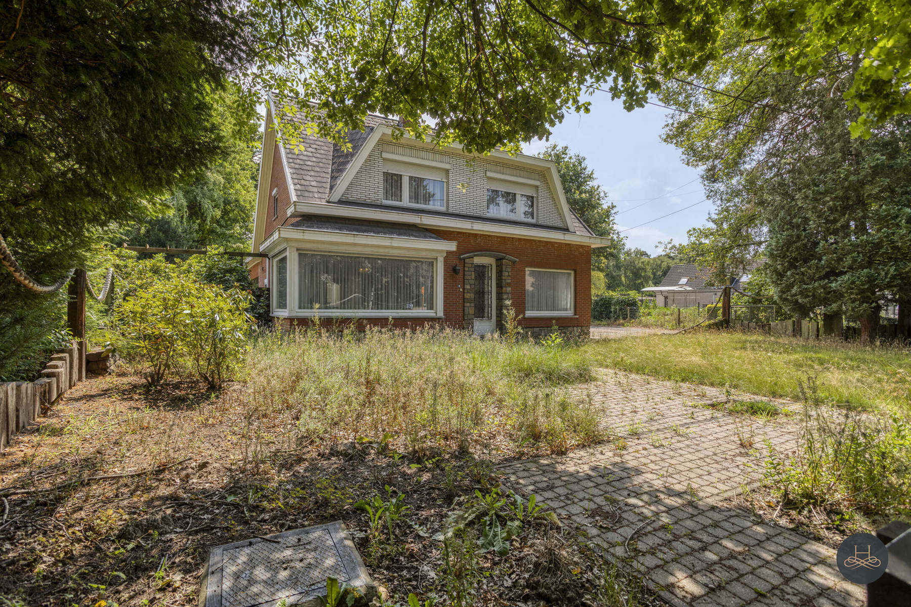 Hoofdfoto van de publicatie: Residentieel rustig gelegen renovatiekans in het groen