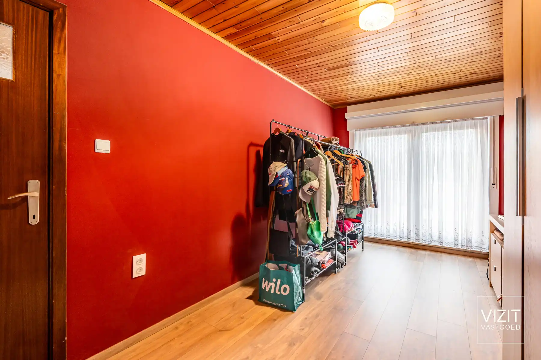 Halfopen woning met 4 slaapkamers en stallingen!  foto 14