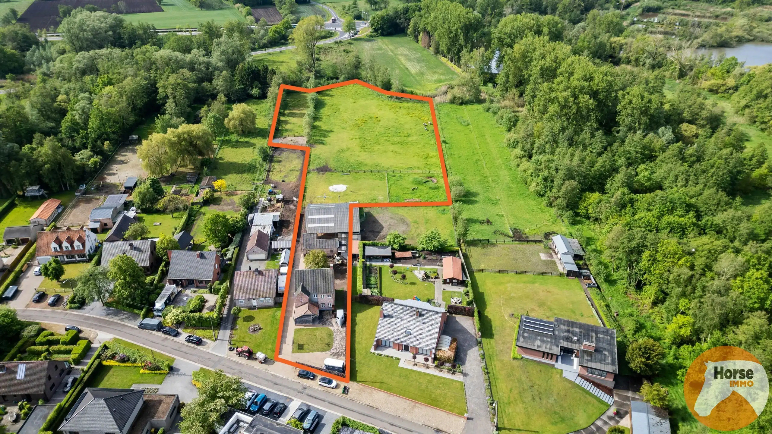 MOL - Landelijke woning met paardenststallen op ca. 1,3 Ha foto 2