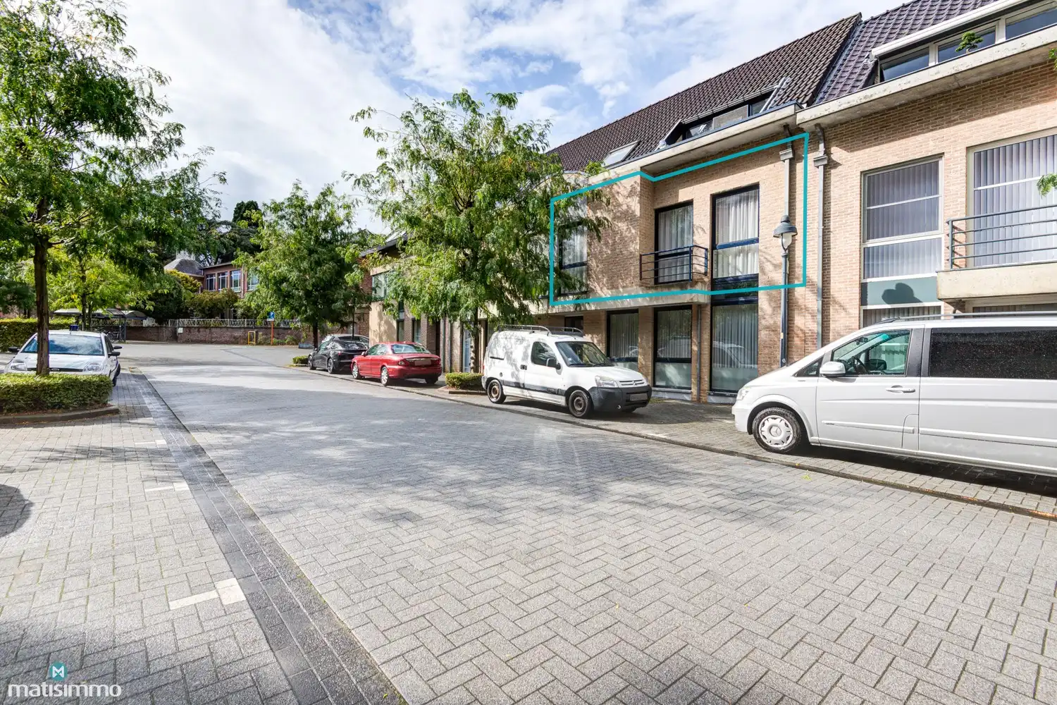 APPARTEMENT MET TWEE SLAAPKAMERS EN GARAGE IN HET CENTRUM VAN HOESELT foto {{pictureIndex}}