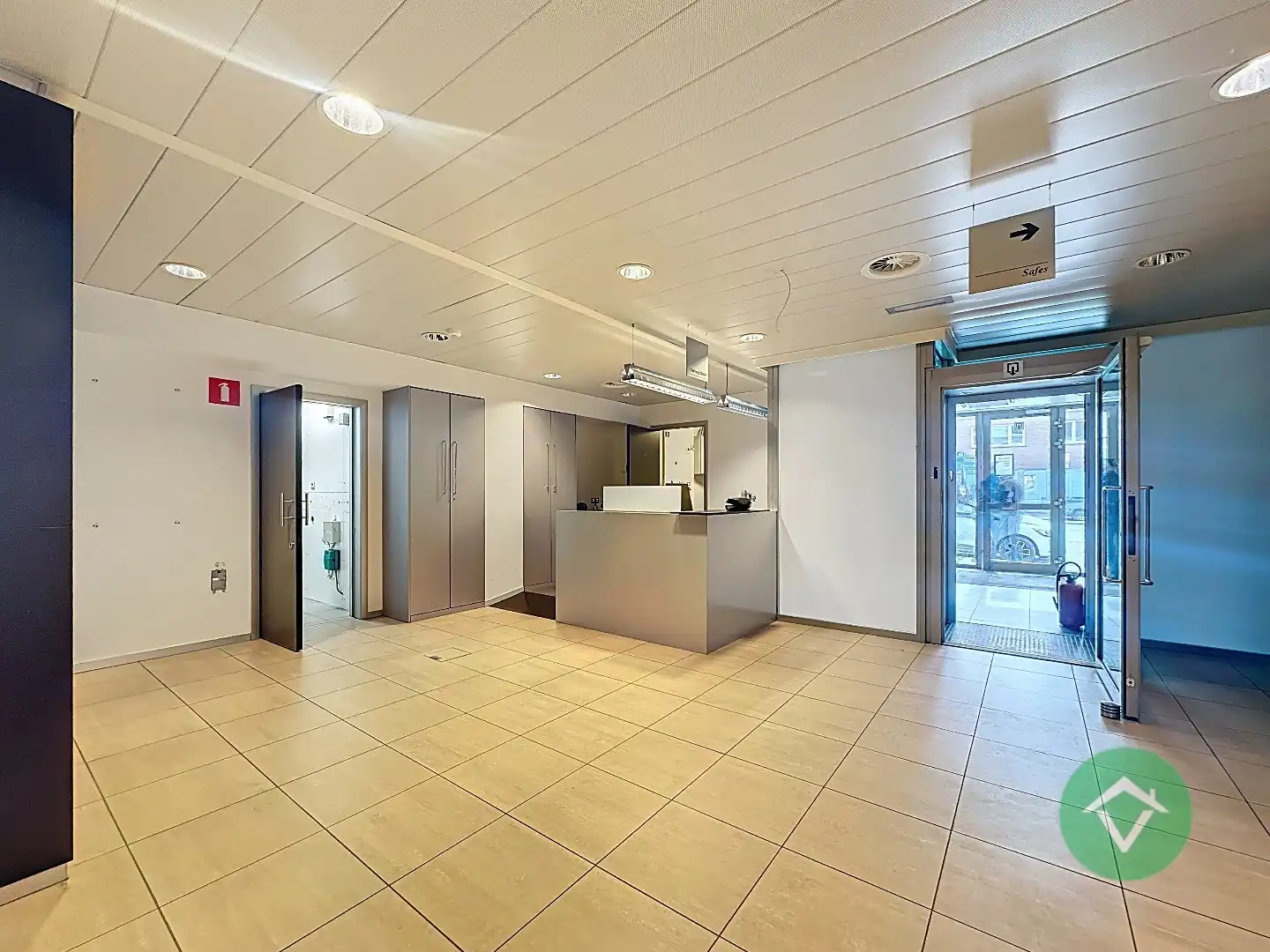 Commerciële toplocatie in Vleteren met burelen, vergaderruimtes en parking foto 17