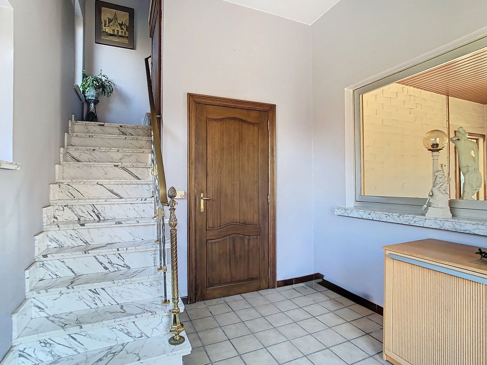 Ruime Woning met 3 SLPK, tuin, opslagruimte én magazijn! foto 2
