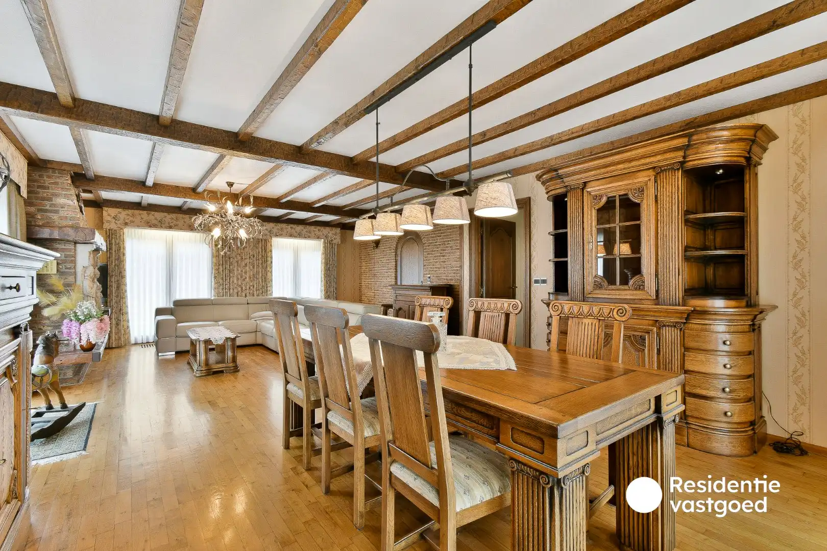 Alleenstaande bungalow met 4 slaapkamers en ruime tuin foto 6