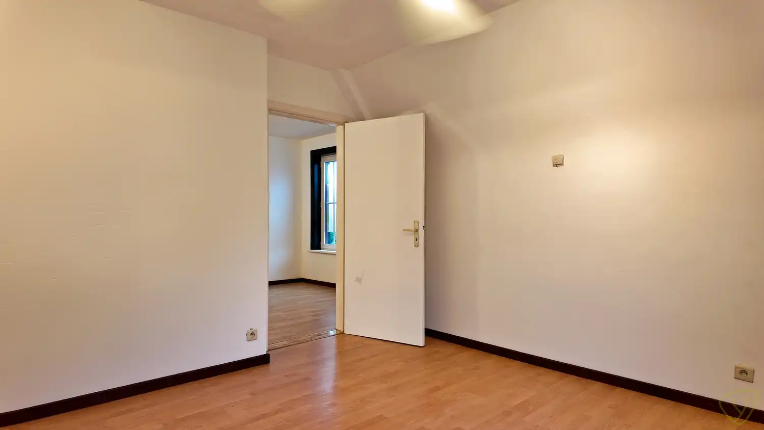 Zonnig en rustig gelegen alleenstaande woning te Eeklo! foto 16