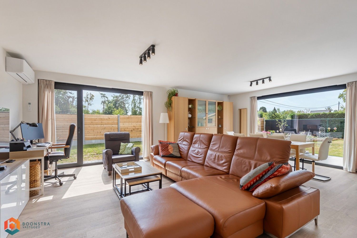 Energiezuinige laagbouw met 3 slpkrs en leuke tuin in Grasheide foto 2