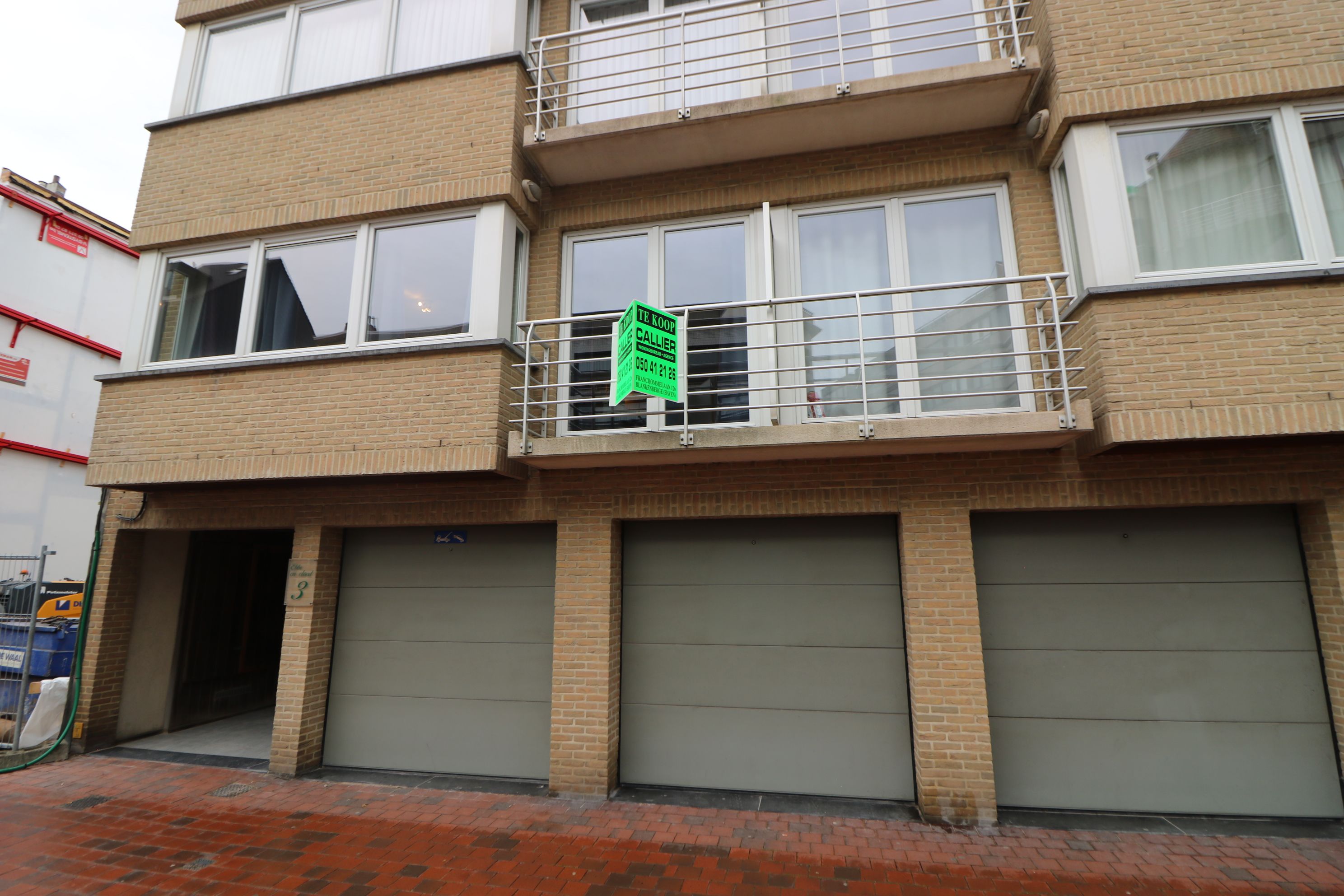 Lichtrijk 2-slaapkamerappartement, vlakbij station en winkelstraten.  foto 9