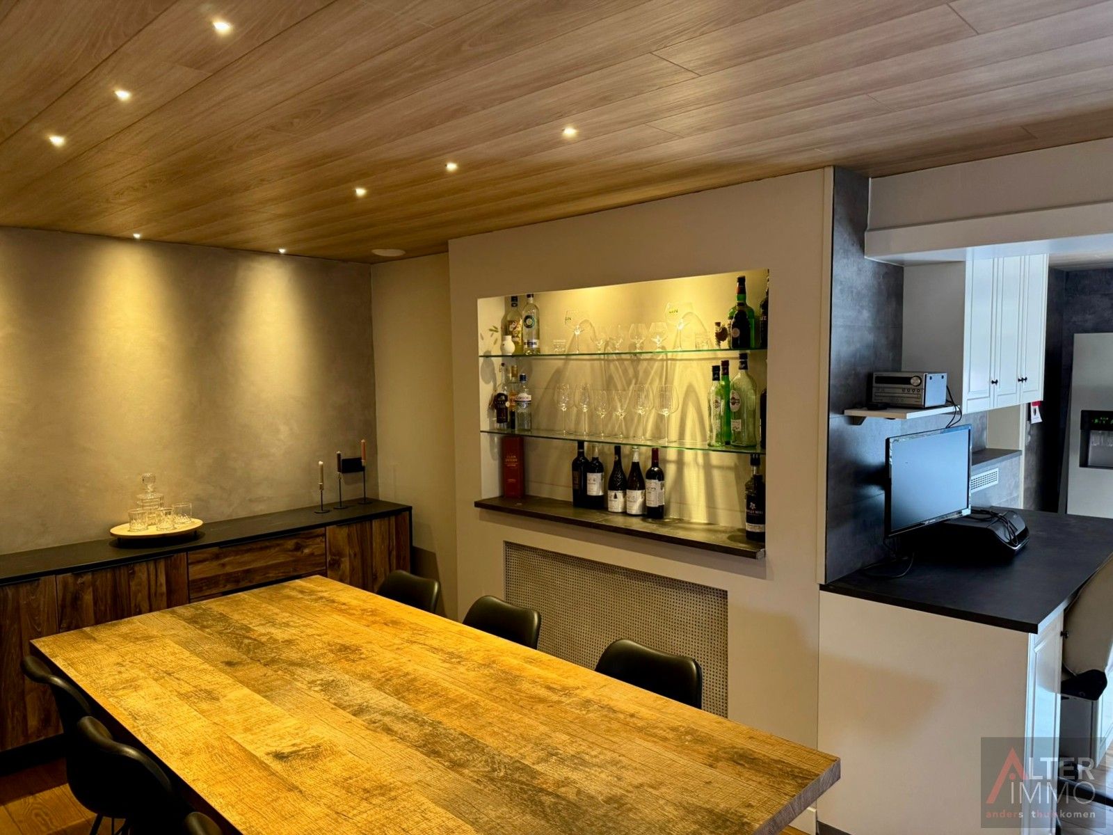 Halfvrijstaande woning, 3 slaapkamers op perceel van 8a 46ca met ruime loods en 3 garages! foto 6