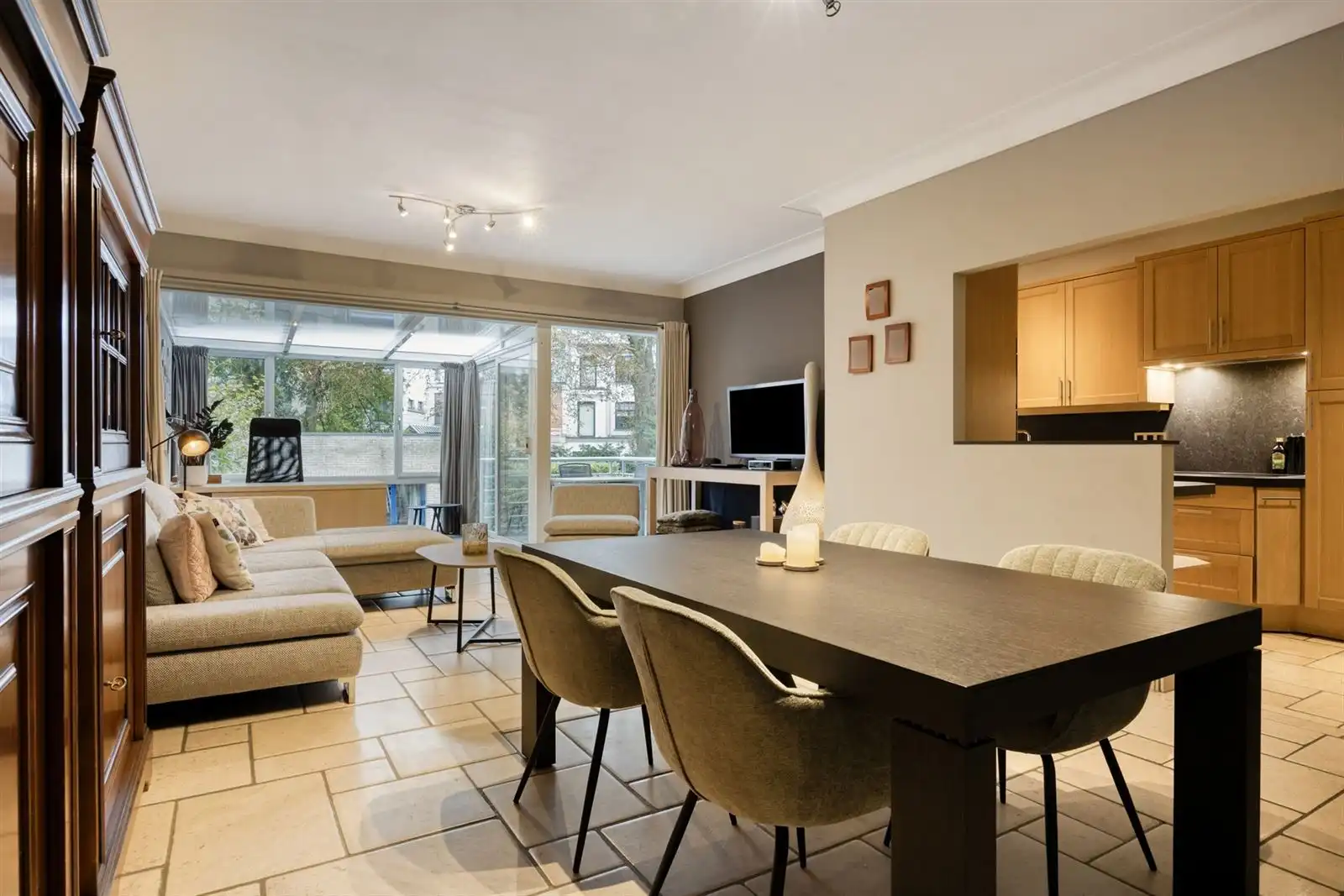 Uniek aanbod in Wilrijk: appartement met handelspand, tuin en bijgebouw  foto 4