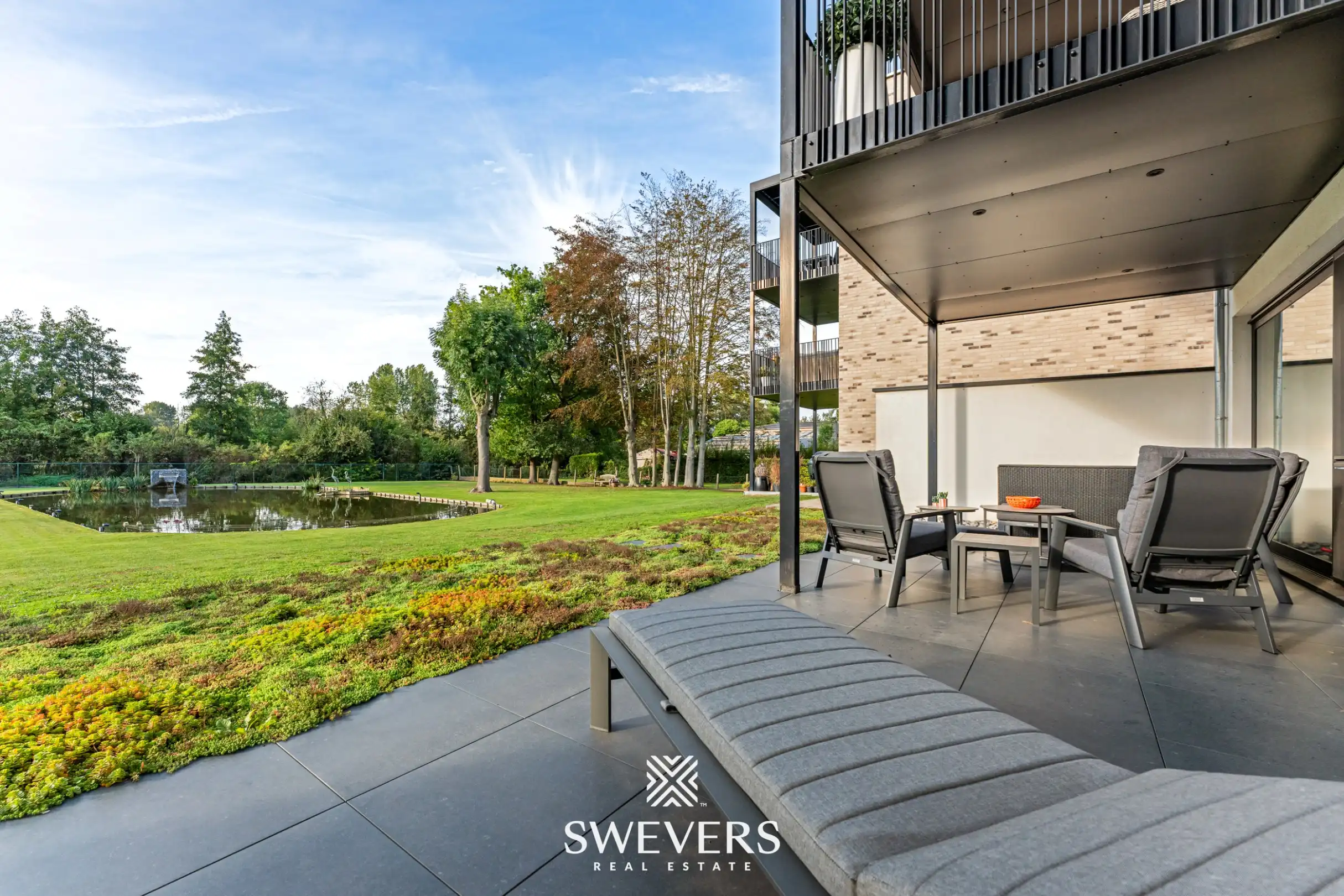 Appartement met twee autostaanplaatsen en terras met uitzicht op prachtige binnentuin foto 16