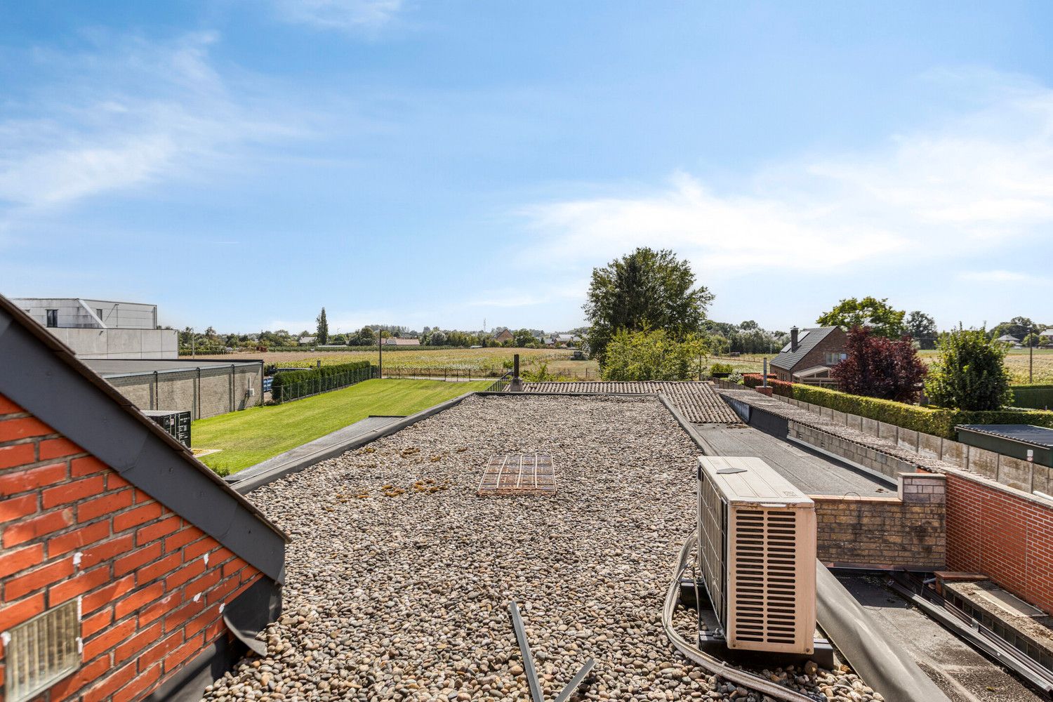 ZEER RUIM EN INSTAPKLAAR DUPLEX APPARTEMENT MET 3 SLPKS! foto 8