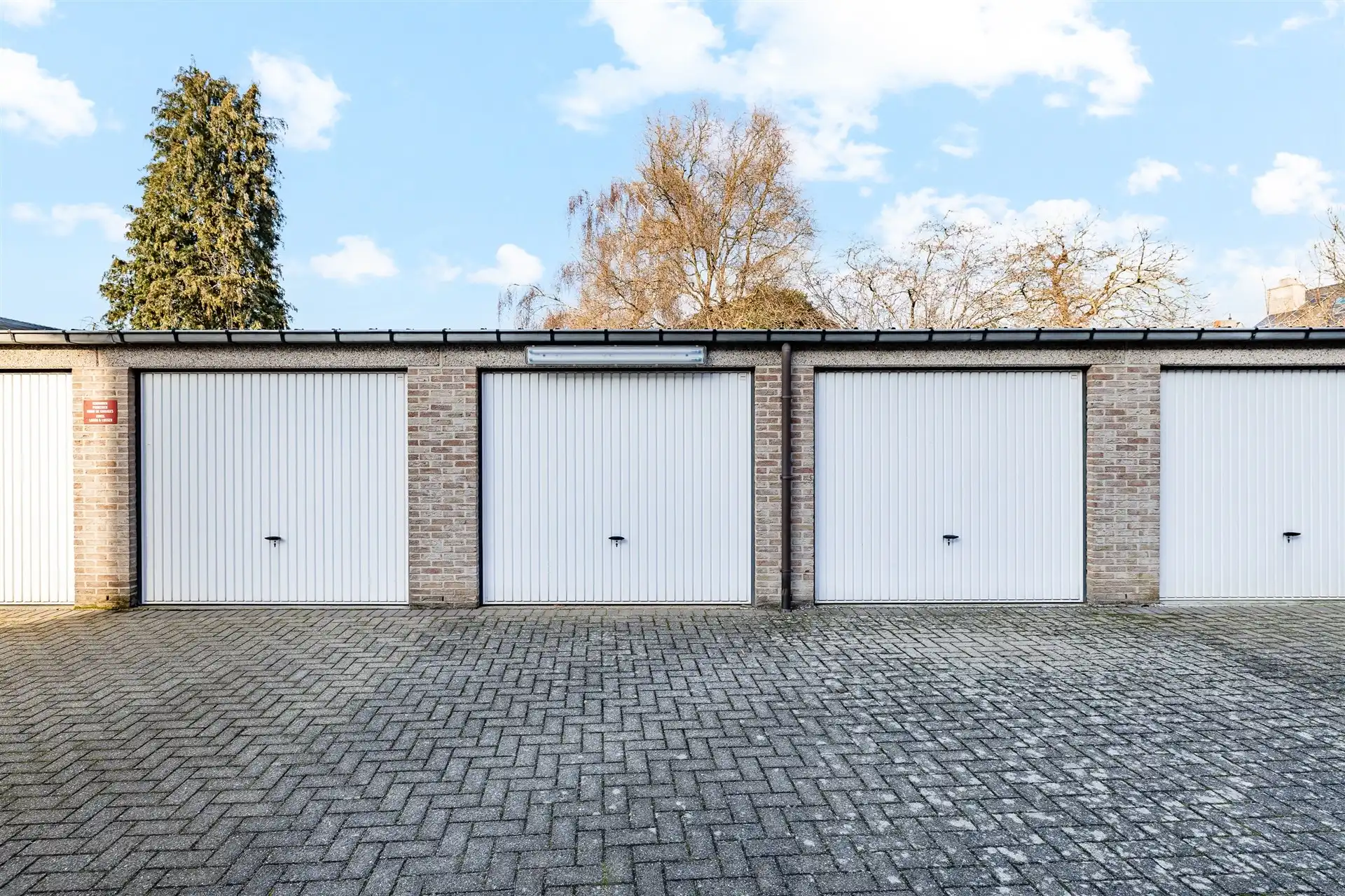 Ruim app met 2 slks, dubbel terras en garage foto 14