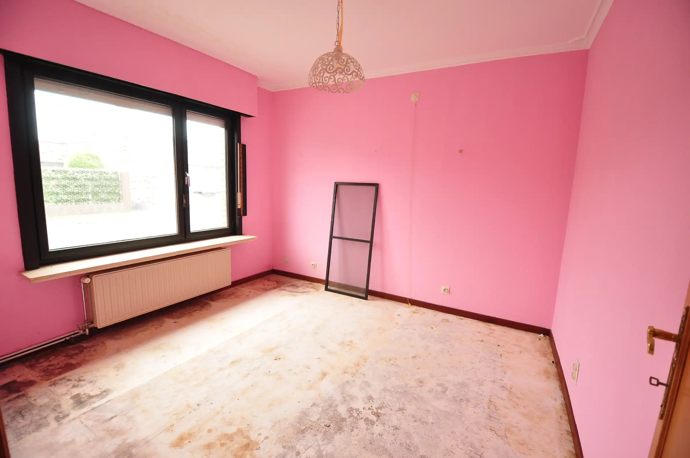 Bungalow met grote garage en twee slaapkamers foto 10