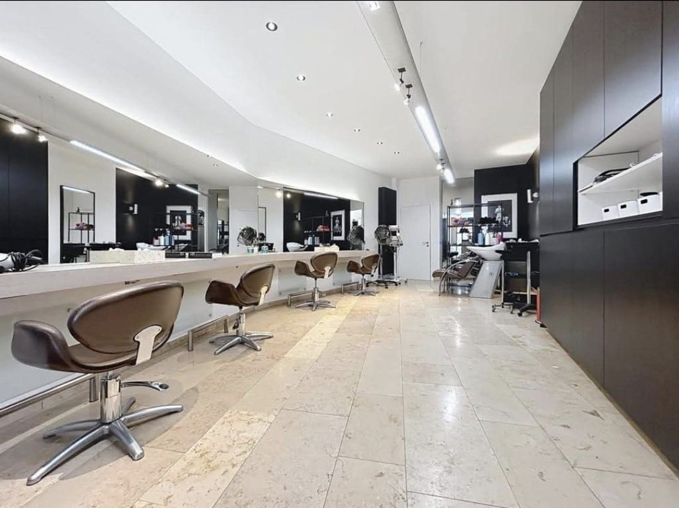 Te koop: Handelspand met woonst in het centrum van Roeselare foto 3